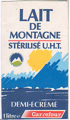 Frankreich: Carrefour - Lait de Montagne sterilise UHT, demi-ecreme